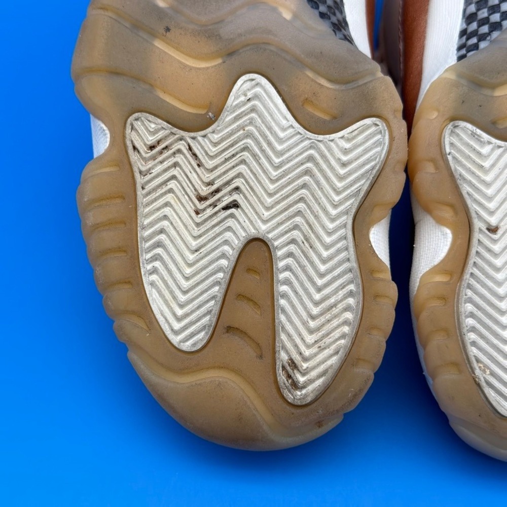 Air Jordan 11 Retro Womens "Rose Gold" Sail/Metallic Bronze AH7860-105 Size 8.5W - Picture 9 of 11
